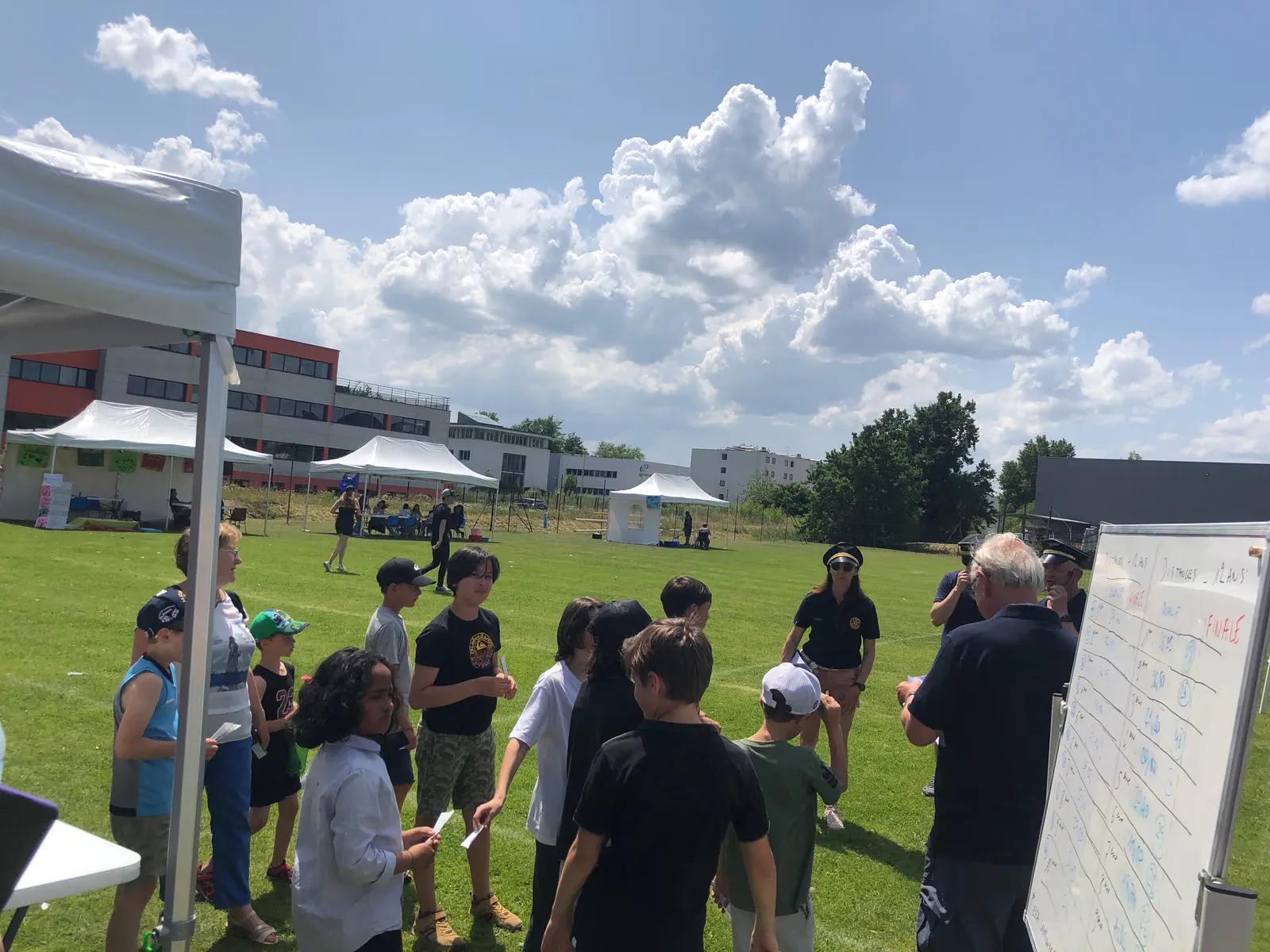 Atelier de pliage pour les enfants sur la zone de lancer, édition 2023