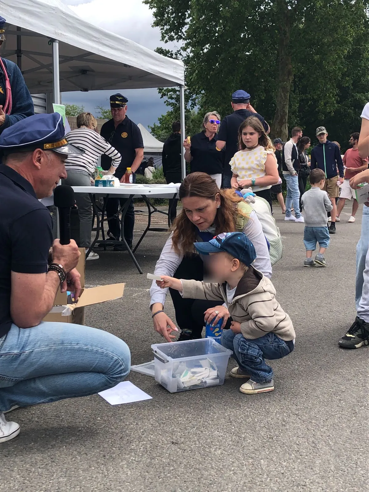 Tirage de la tombola avec les enfants, édition 2024