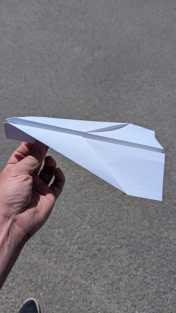 Modèle terminé du planeur en papier