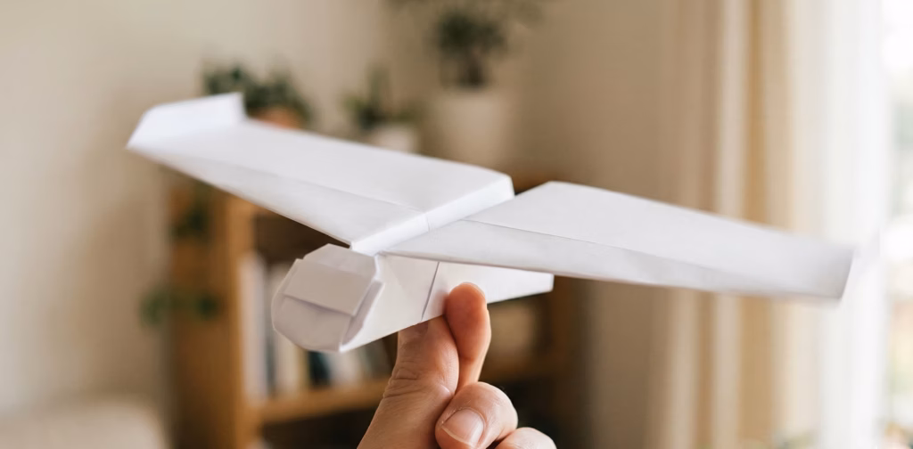 Plier le Planeur Nakamura : avion en papier longue durée